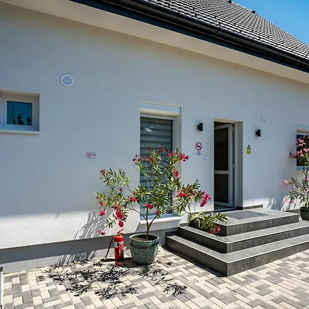 Apart Otel Balatonic Lime Apartmanhaz 4*