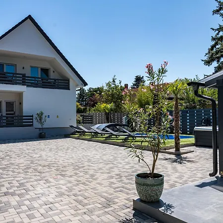 Balatonic Lime Apartmanhaz Aparthotel *