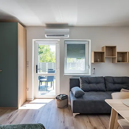 Balatonic Lime Apartmanhaz 4* 시오포크